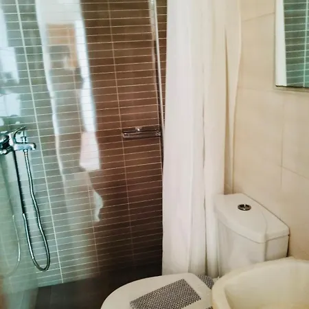 埃莱尼公寓酒店 3*