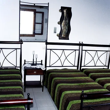 埃莱尼公寓酒店 3*